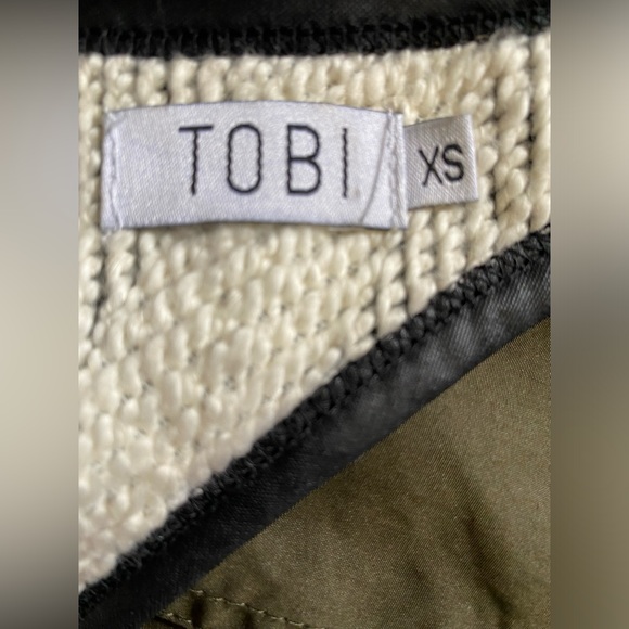 TOBI Womens XS Tank Top Cropped Knit Black Ivory Striped Round Neck Keyhole Back - Picture 7 of 8